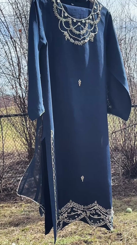 Midnight Safira – A Statement of Quiet Royalty