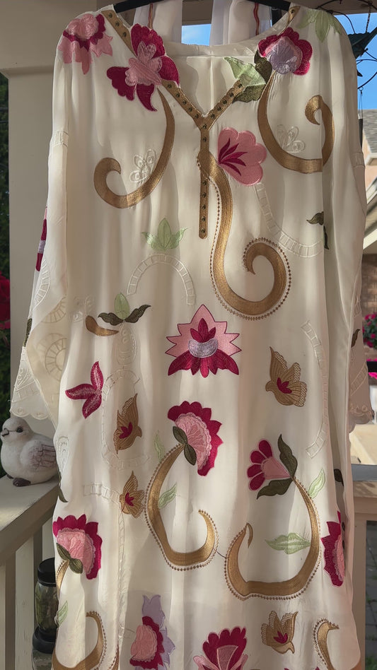 Ivory Blossom – A Garden in Bloom