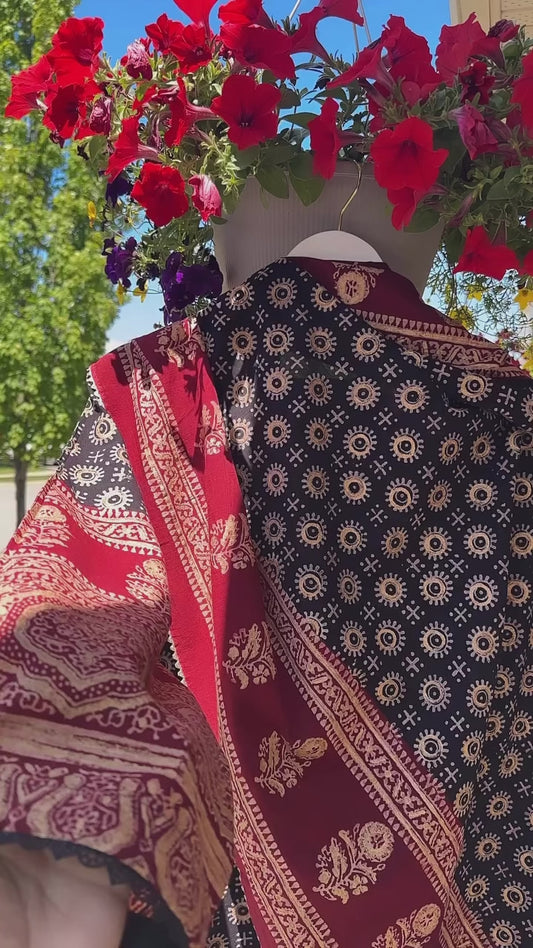 Zareen Noir – Heritage Woven in Gold