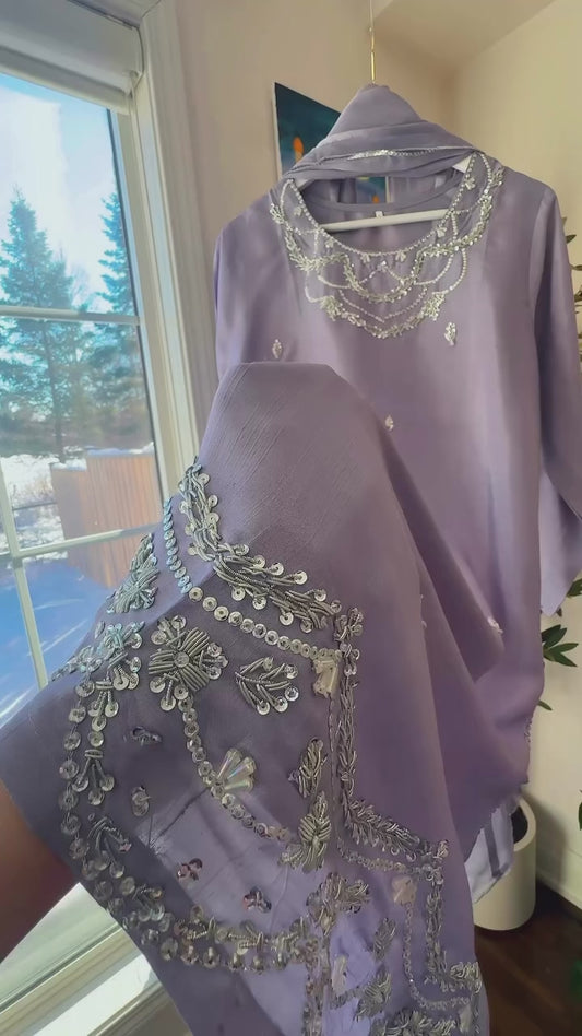Noor-e-Sukoon – Quiet Grace in Dusky Lavender