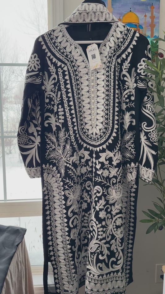 Noir Ivory Élan – Midnight Elegance Reimagined